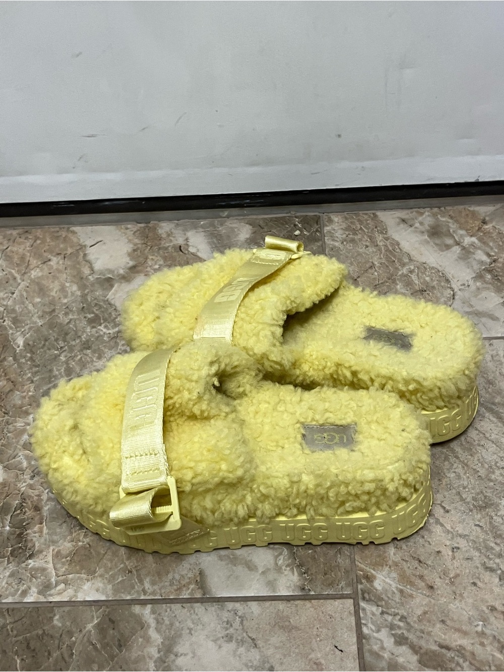 UGG WINTER FLUFFITA SHERPA YELLOW PLATFORM SLIPPERS WOMENS SIZE 5